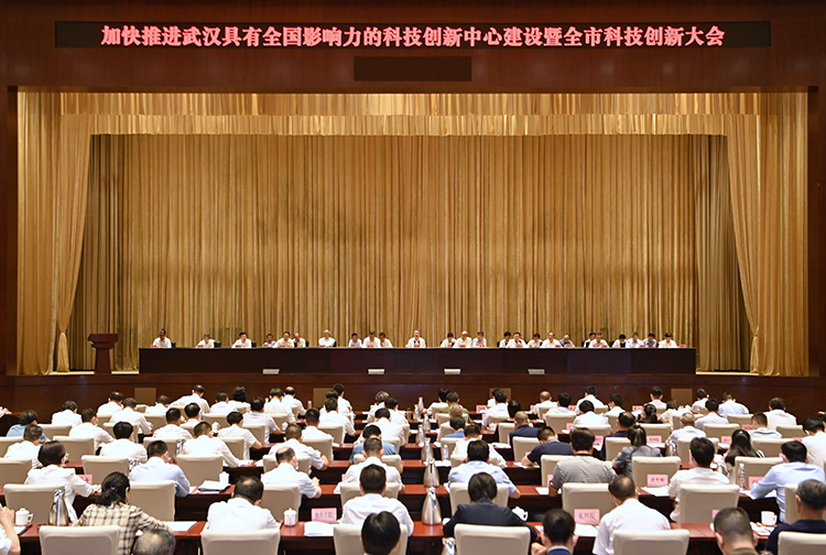才聚荊楚布局武漢發(fā)展，勇?lián)萍甲粤⒆詮娛姑?/>
                            </div>
                            <div   id=
